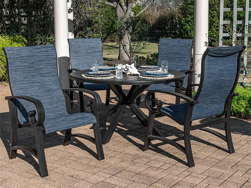 Solstice Aged Bronze Aluminium พร้อมสลิง ชุดรับประทานอาหาร 5 ชิ้น (โต๊ะรับประทานอาหารขนาด 52 นิ้ว)